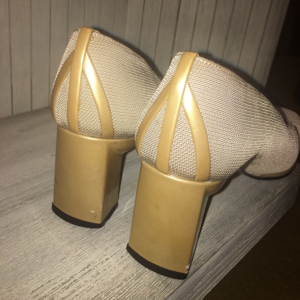 Stuart Weitzman Gold Low Heel Shoes Size 7.5b - image 8